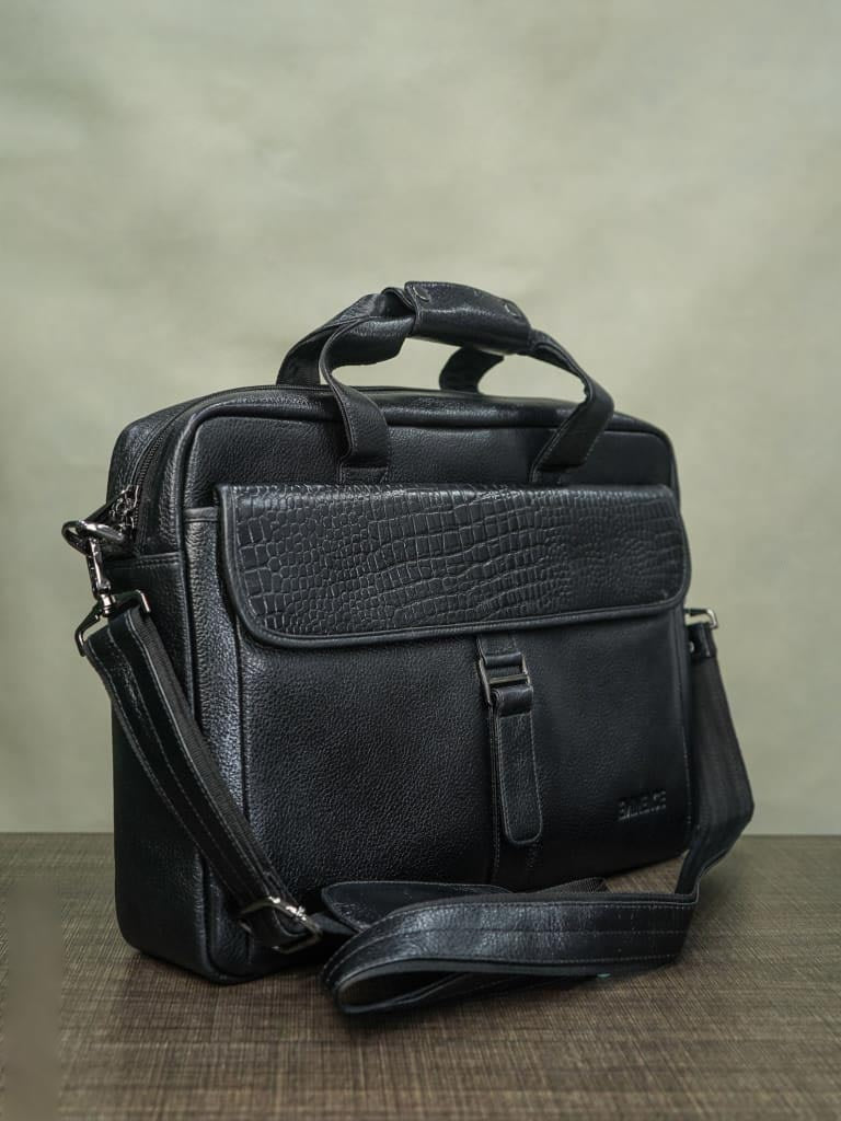 Laptop Bag in Leather with Gold Flap - Black - BCG0008