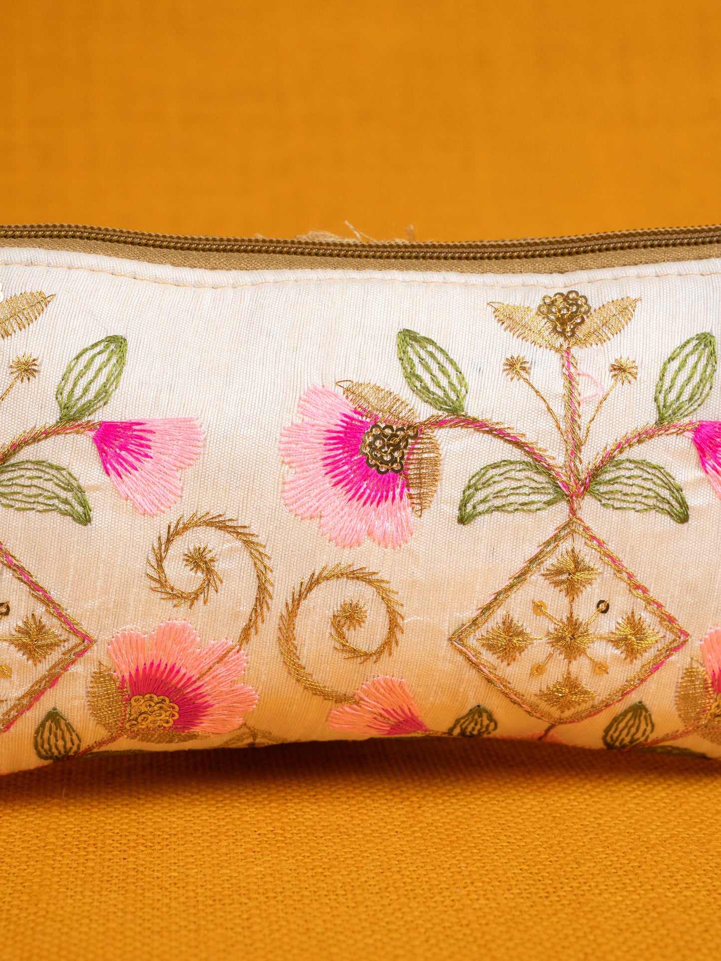 Raw Silk Purse - Embroidery Design - WBG1821