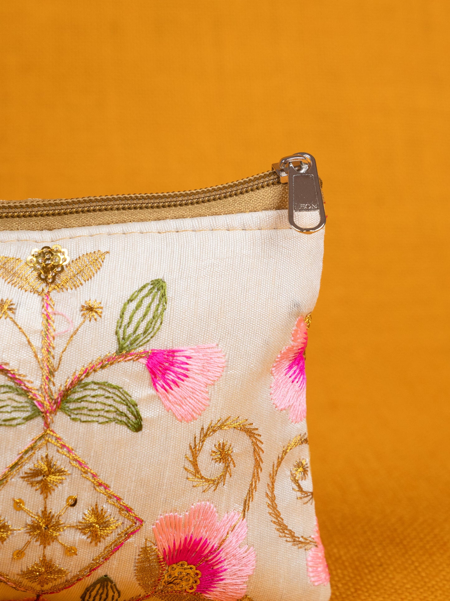 Raw Silk Purse - Embroidery Design - WBG1821