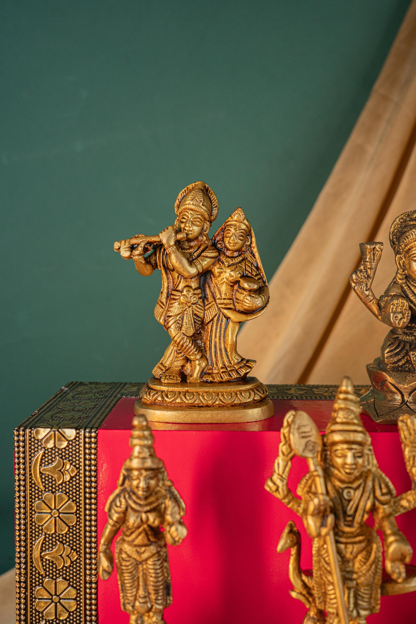 Swarna Golu - Gold Oxidized 3 Step Golu Padi & Brass Idols - WL5404-1