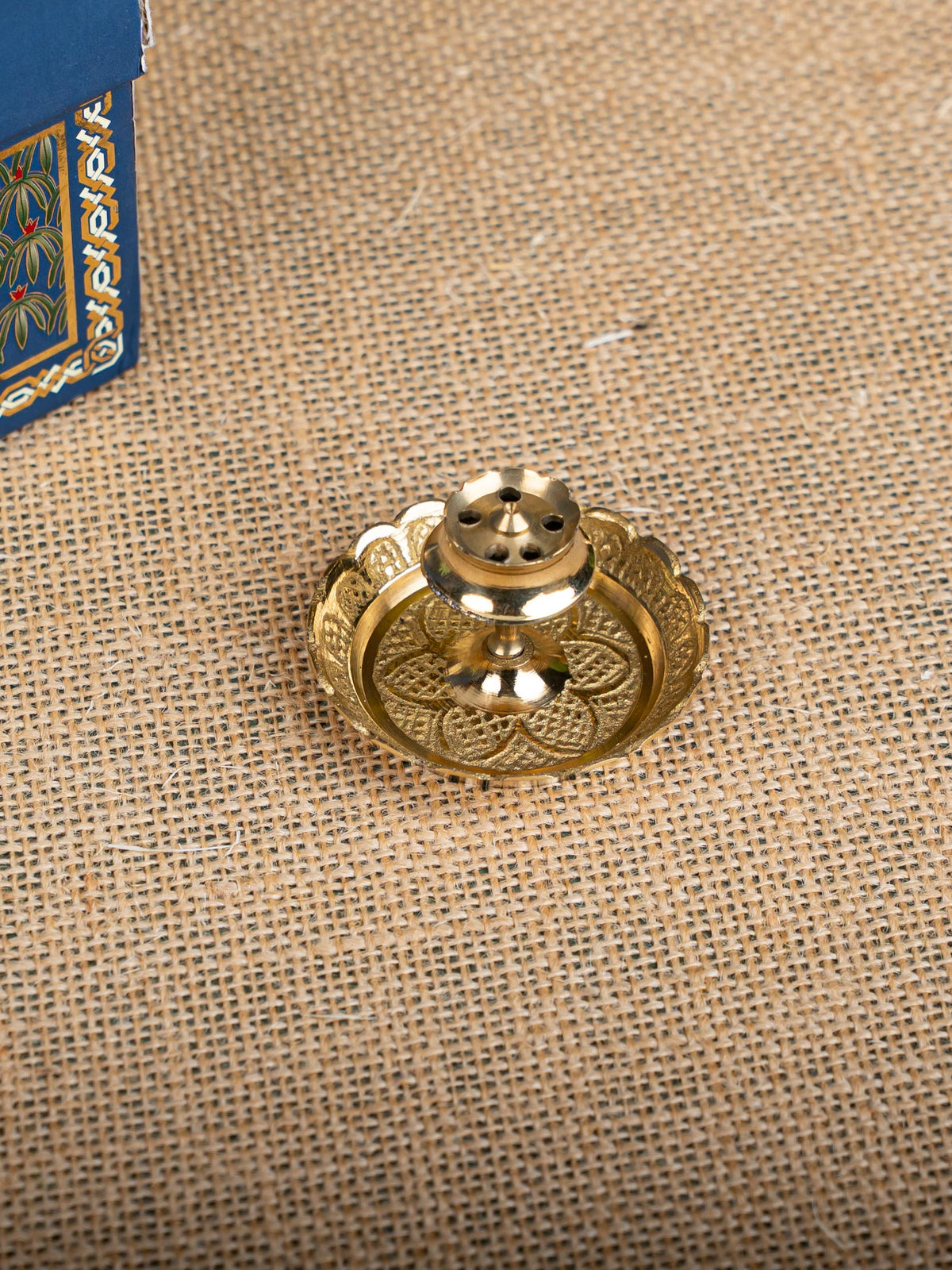 Gift Hamper - Oval Plate with Kerala Diya and Agarbathi Stand - WMH0001