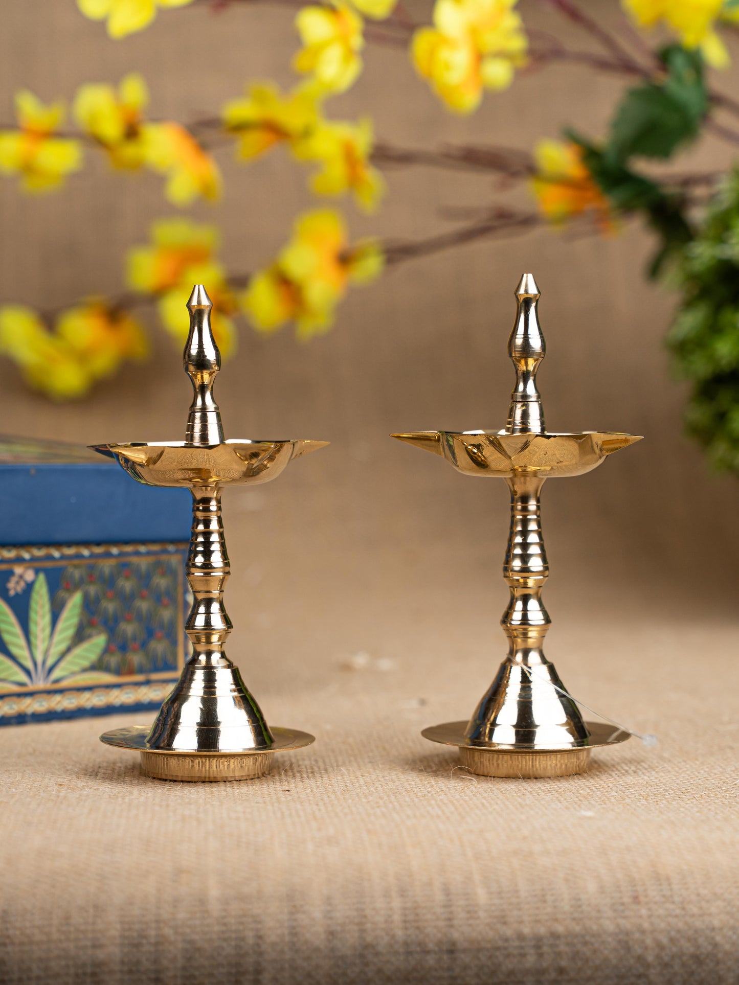 Gift Hamper - Oval Plate with Kerala Diya and Agarbathi Stand - WMH0001