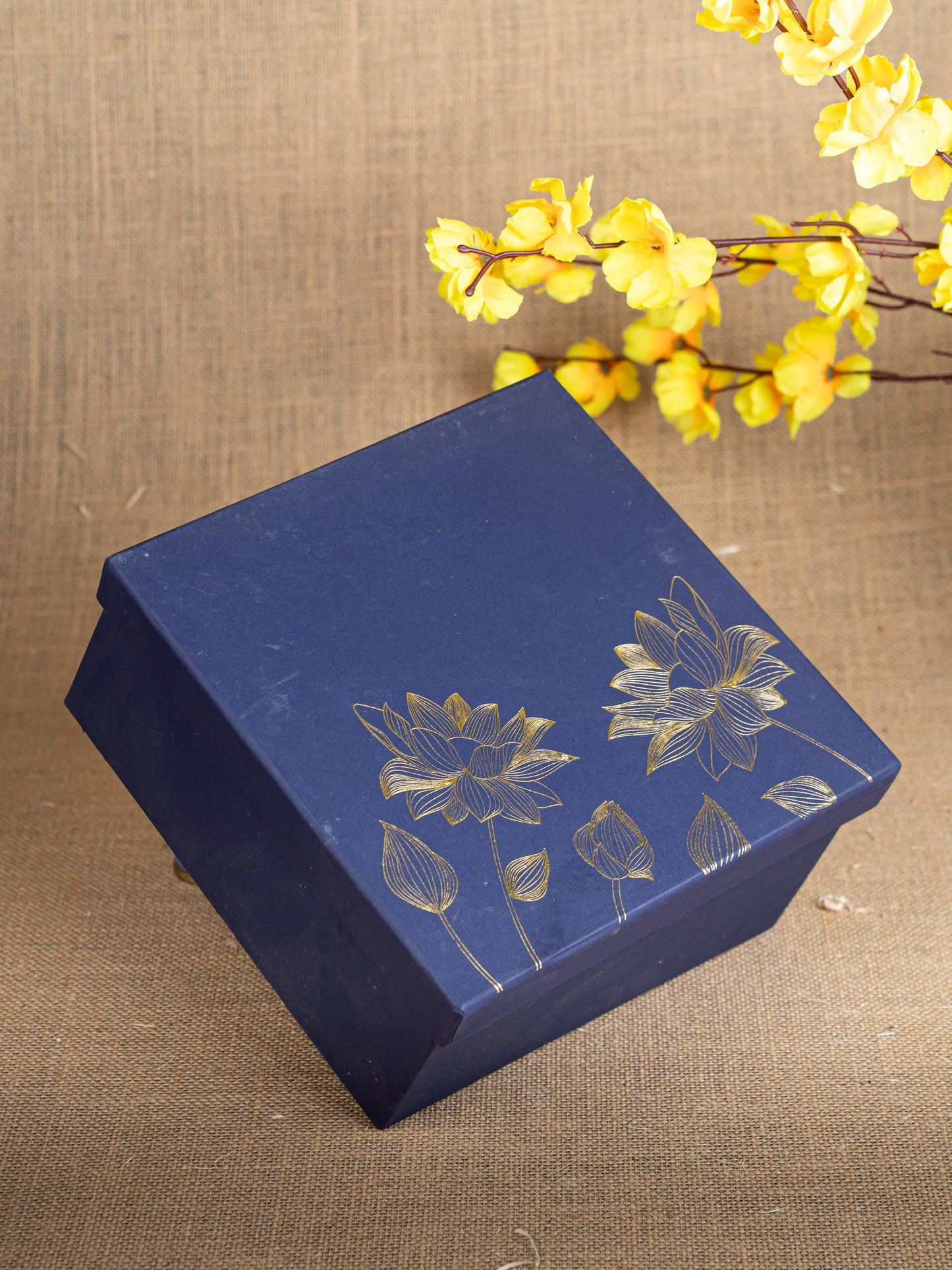 Gift Hamper - Tin with Dry Fruits, Keychain and Pen - WMH0005