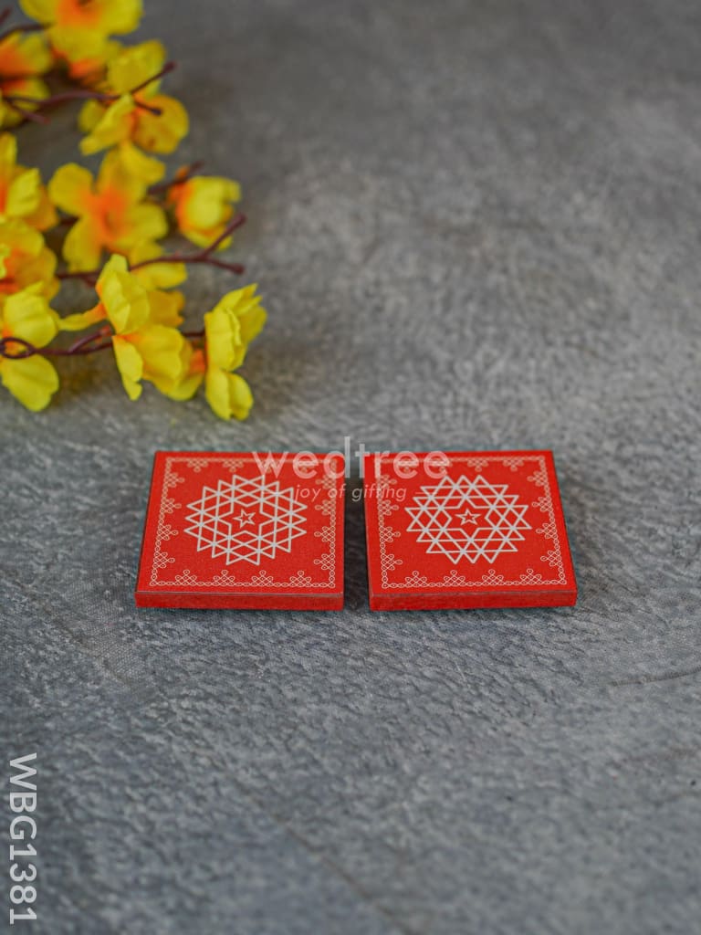 Aishwarya Kolam Design Glitter Laminated Manai - WBG1381