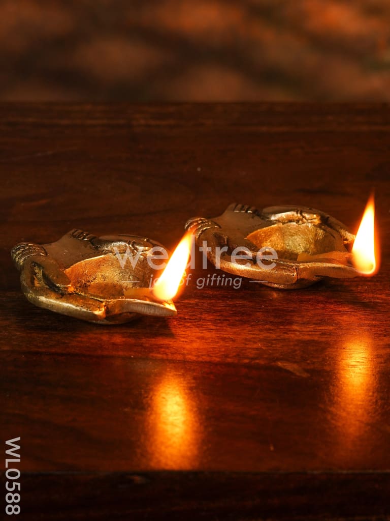 Brass Hand Shaped Diya - WL0588
