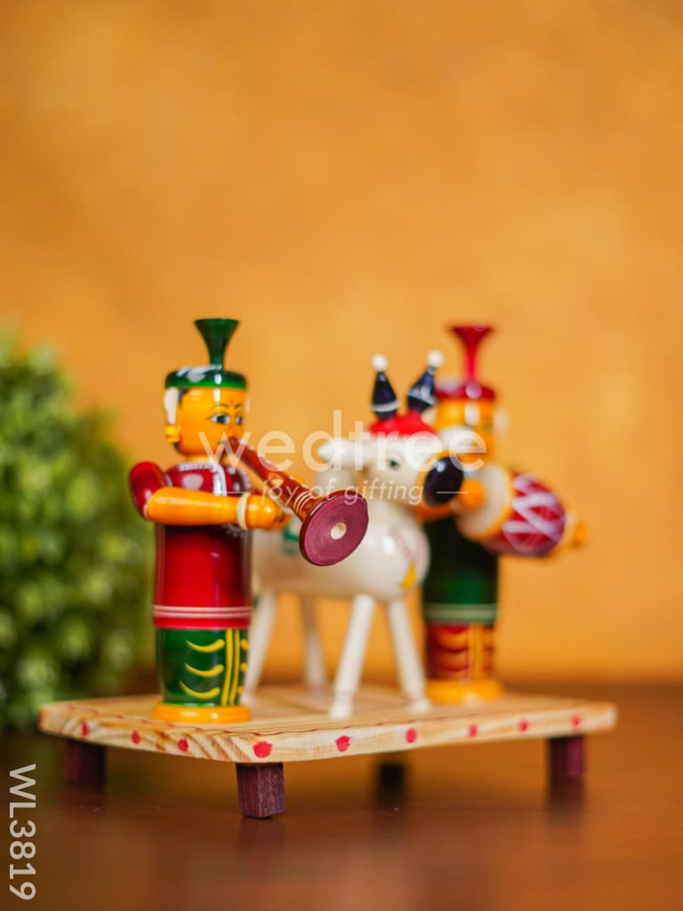 Etikoppaka Toys - Musicians with Cow - WL3819