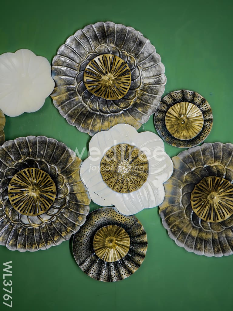 Metal Floral Wall Hanging - WL3767