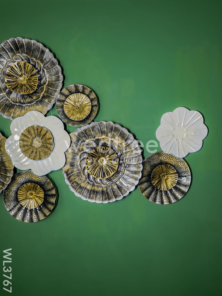 Metal Floral Wall Hanging - WL3767