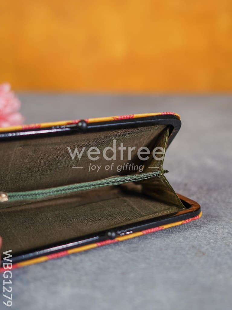 Printed Purse with Clasp Lock - WBG1279