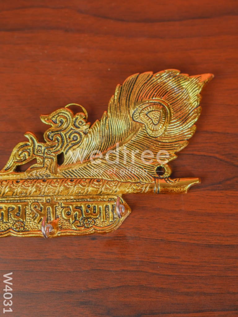 White metal Flute key hanger gold finish - W4031