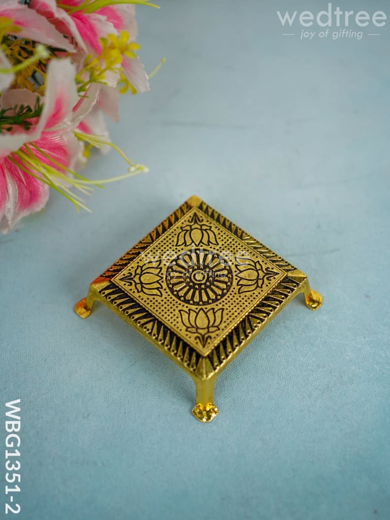 White Metal Manai - Oxidised Finish (4 x 4) - WBG1351
