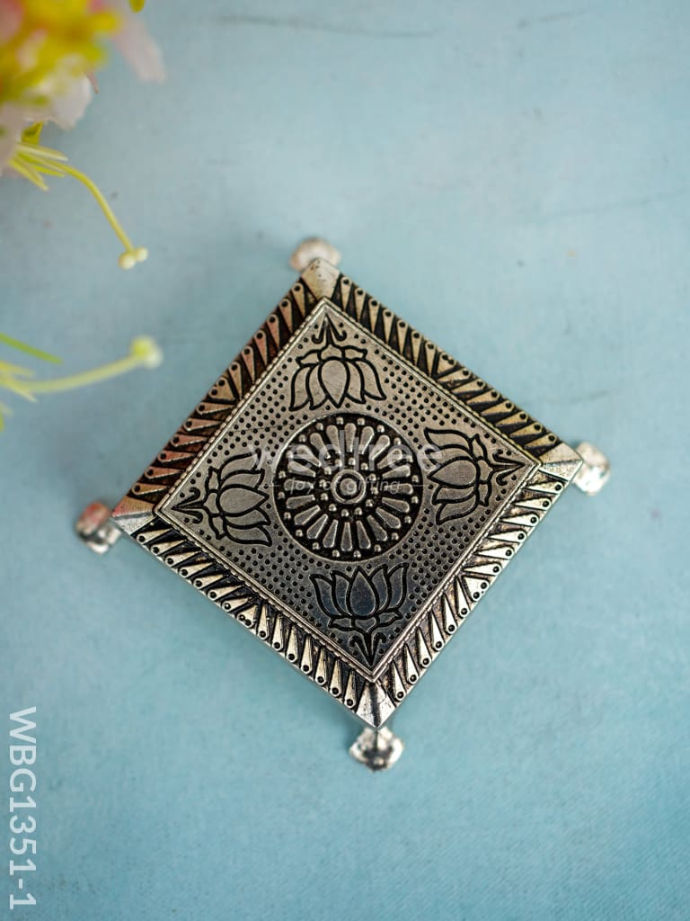 White Metal Manai - Oxidised Finish (4 x 4) - WBG1351
