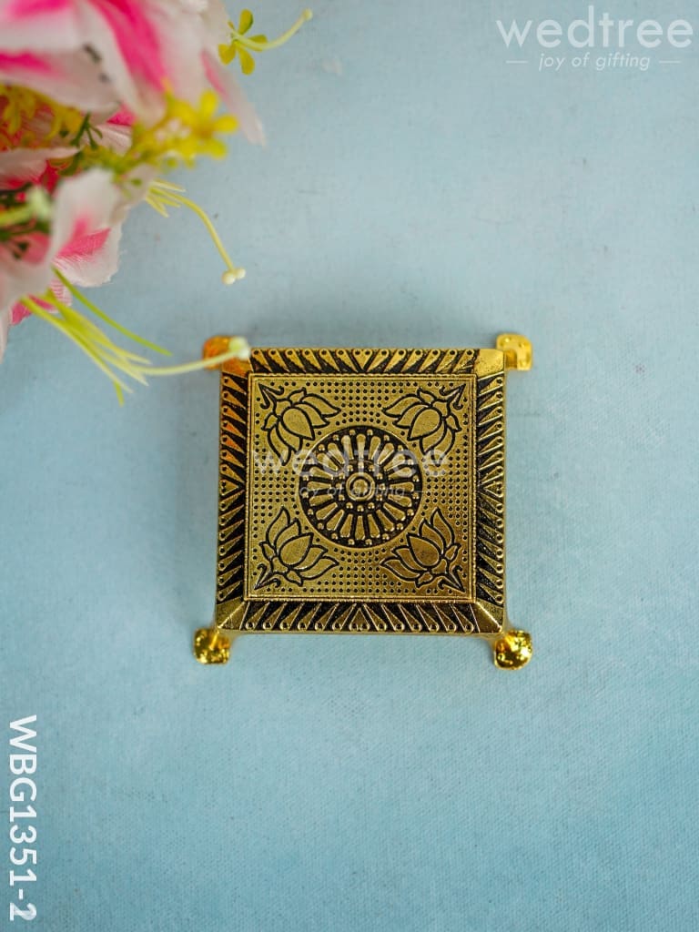 White Metal Manai - Oxidised Finish (4 x 4) - WBG1351