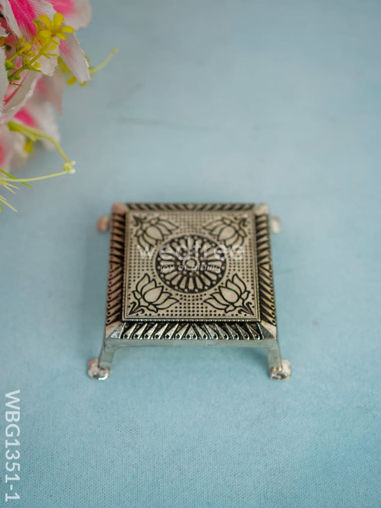 White Metal Manai - Oxidised Finish (4 x 4) - WBG1351