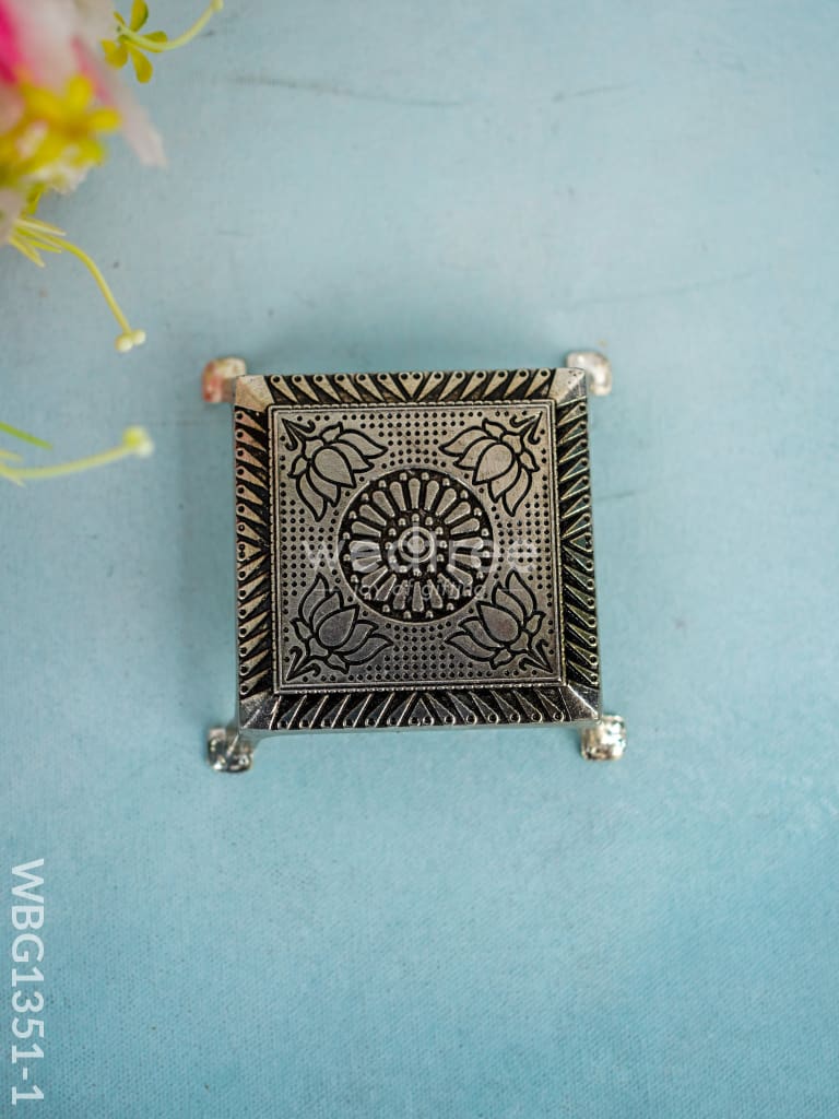 White Metal Manai - Oxidised Finish (4 x 4) - WBG1351