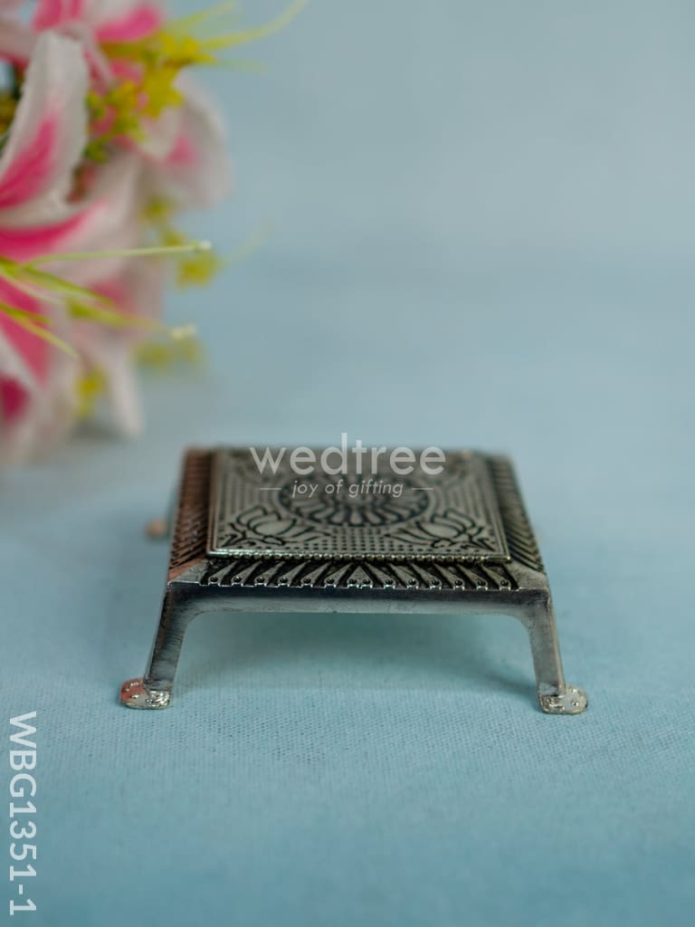 White Metal Manai - Oxidised Finish (4 x 4) - WBG1351