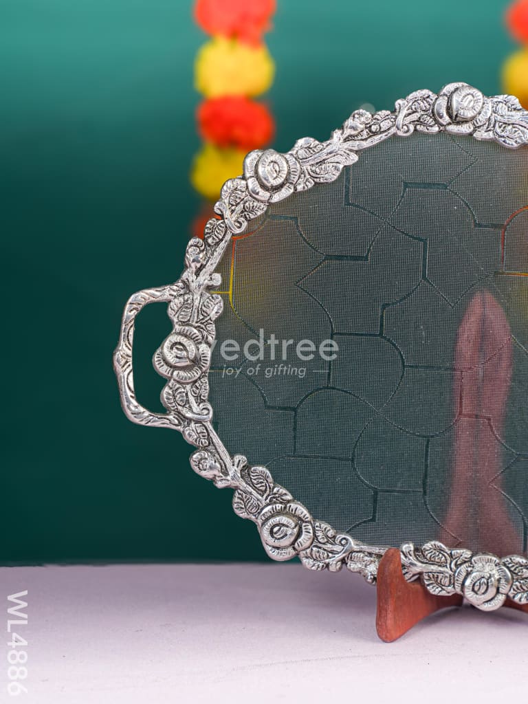 White Metal Oval Tray - 14 inch - WL4886