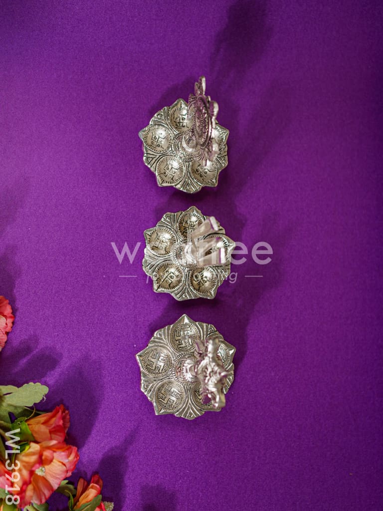 White Metal Shanku Chakra Diya - WL3918