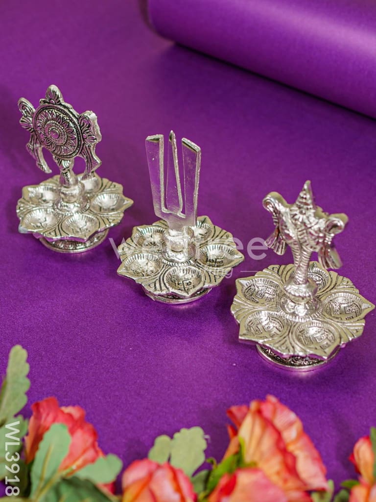 White Metal Shanku Chakra Diya - WL3918