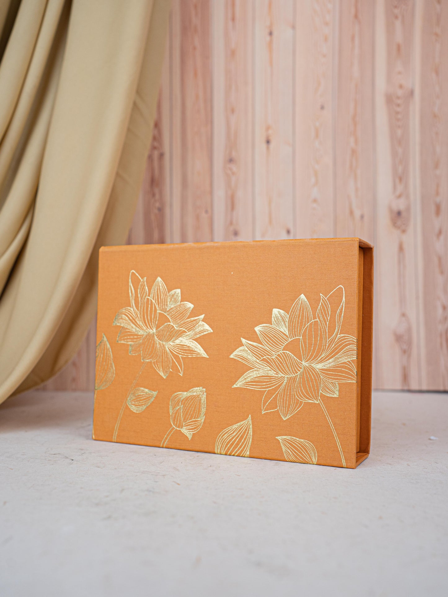 Deepavali: Box with Metal Box, Floral Coaster, Ganesha Idol with Tree - WDC0017