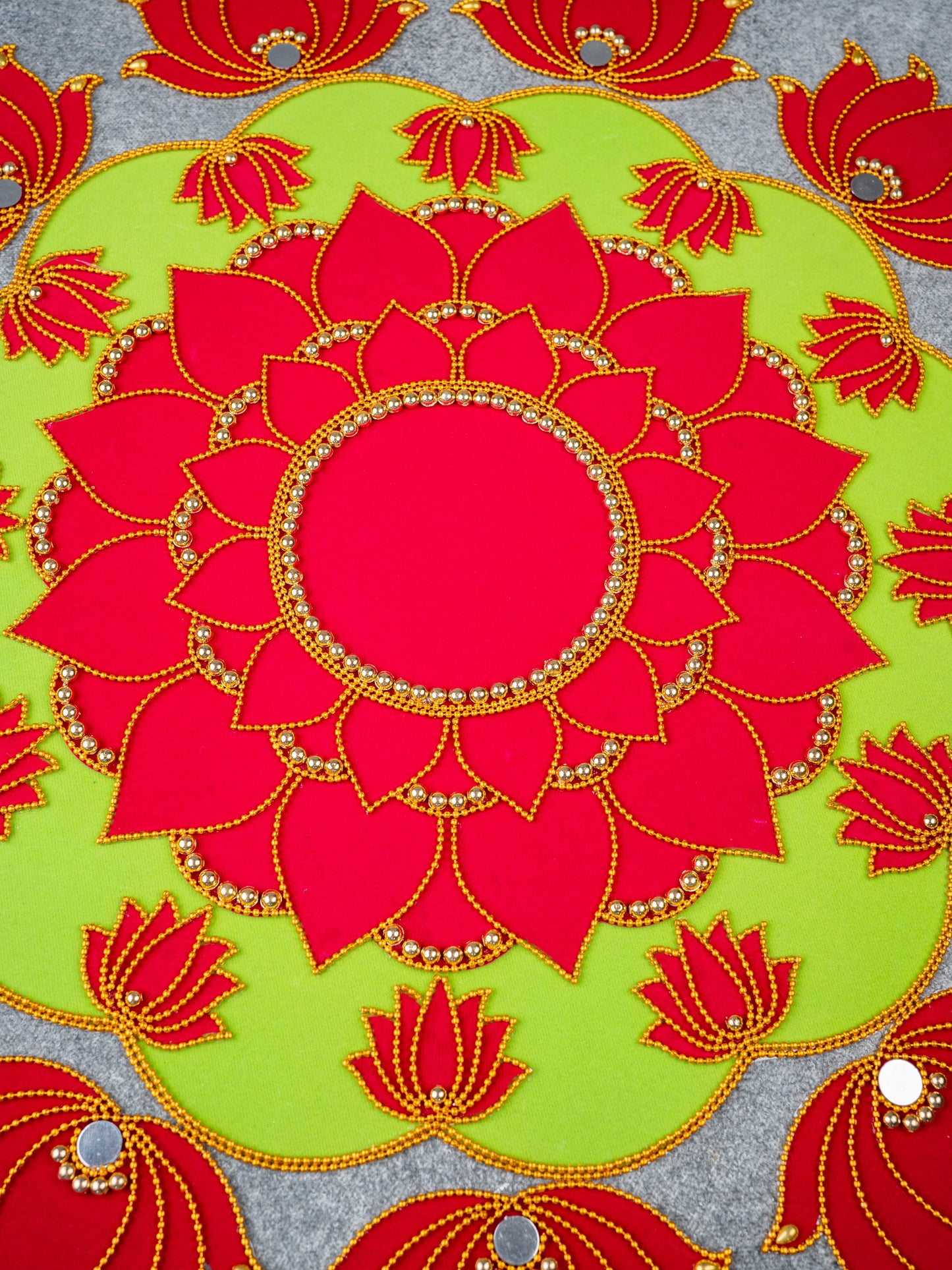 Rangoli with Set of 11 Lotus - WL5133