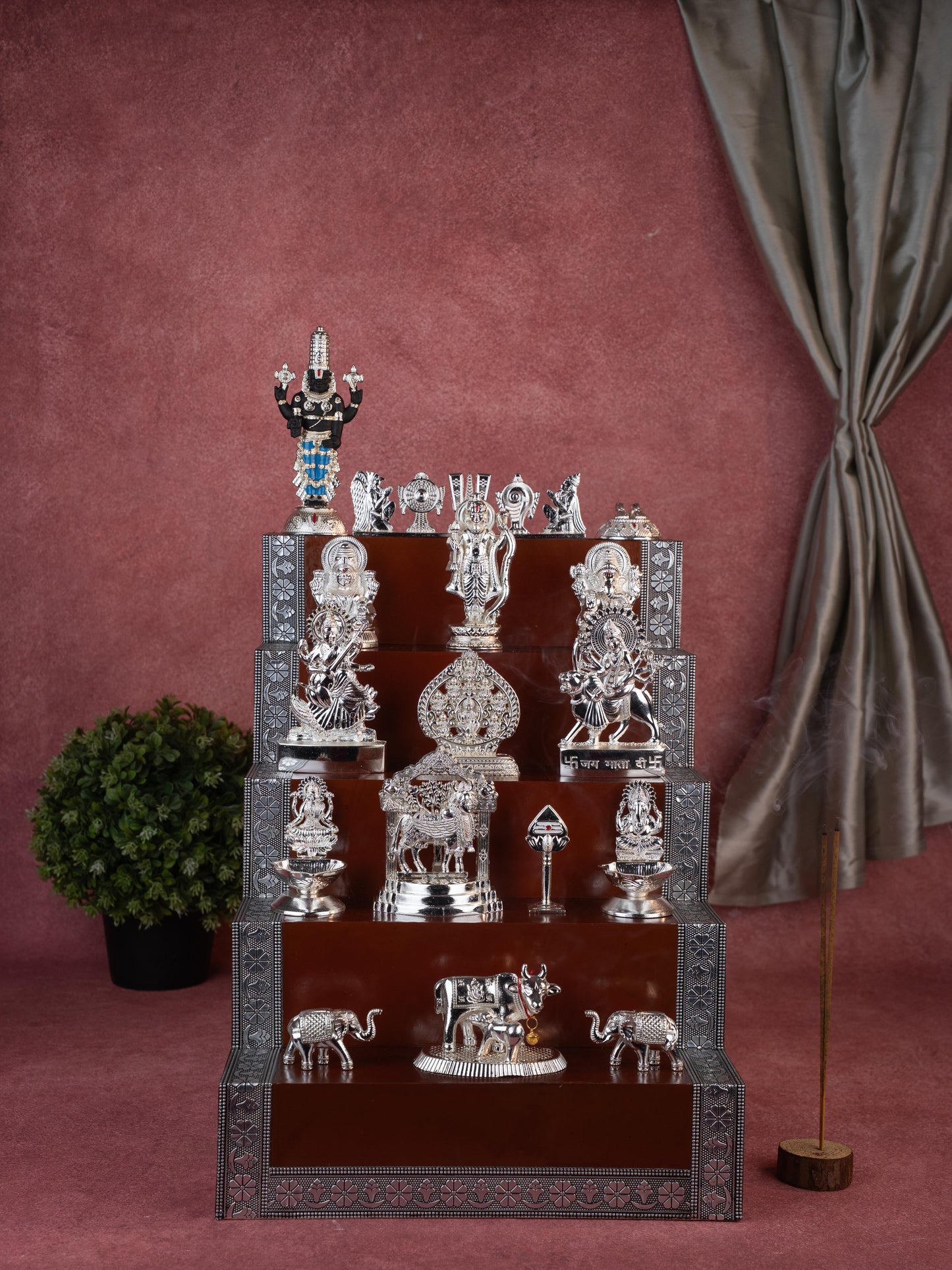 Swarna Golu - Silver Oxidized 5 Step Golu Padi & Zinc Alloy Idols - WL5190-2