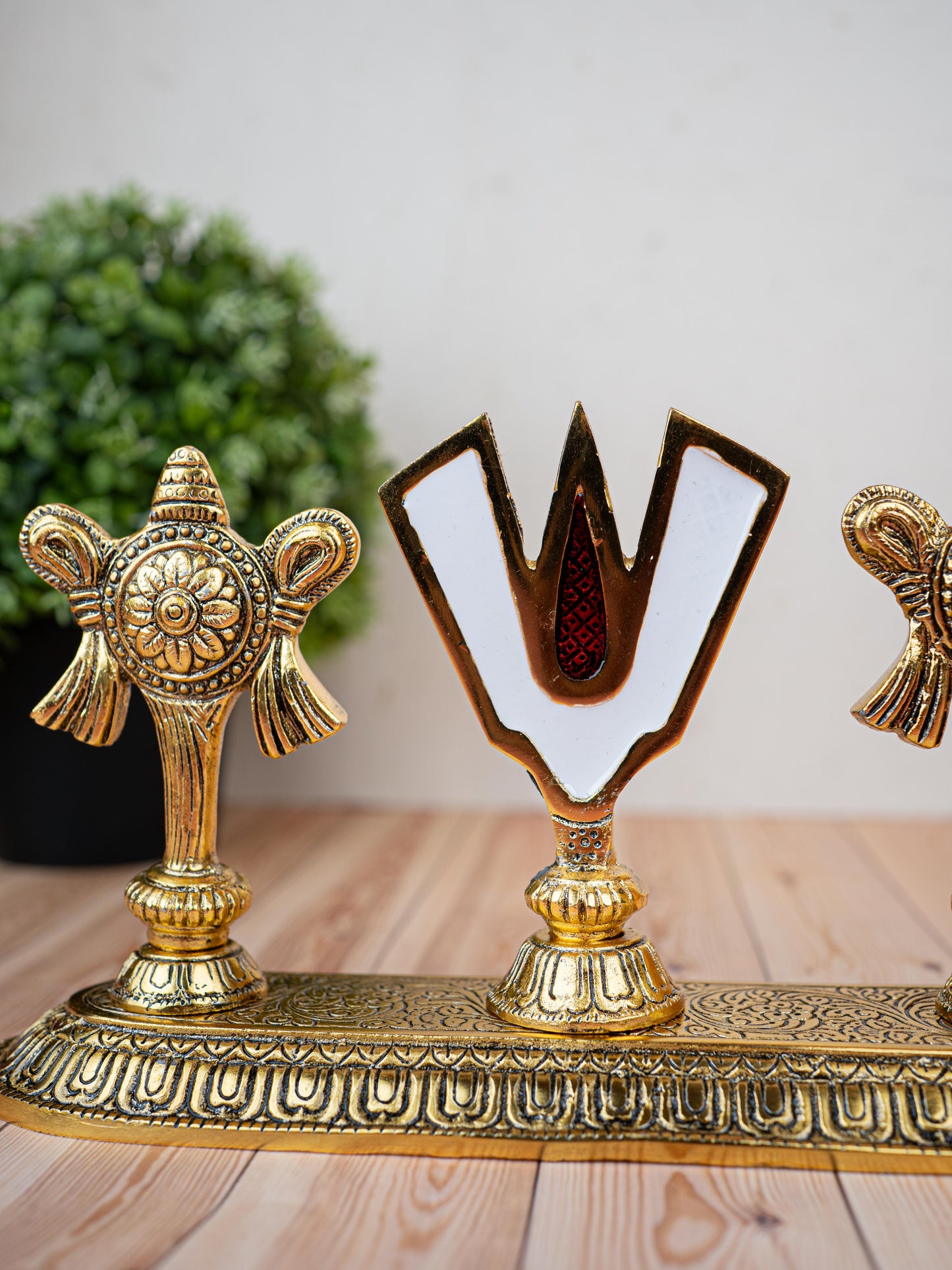 White Metal Shankh Chakra Tilak - 5 inch - Gold - WL5191-1