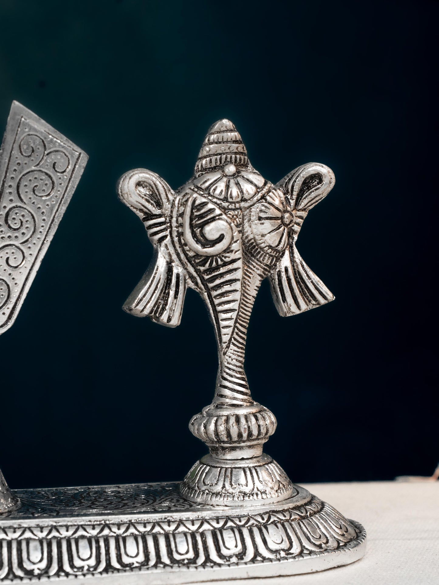 White Metal Shankh Chakra Tilak - 5 inch - Silver - WL5191-2