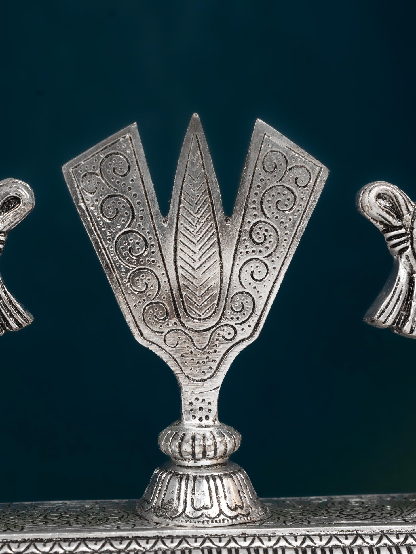 White Metal Shankh Chakra Tilak - 5 inch - Silver - WL5191-2