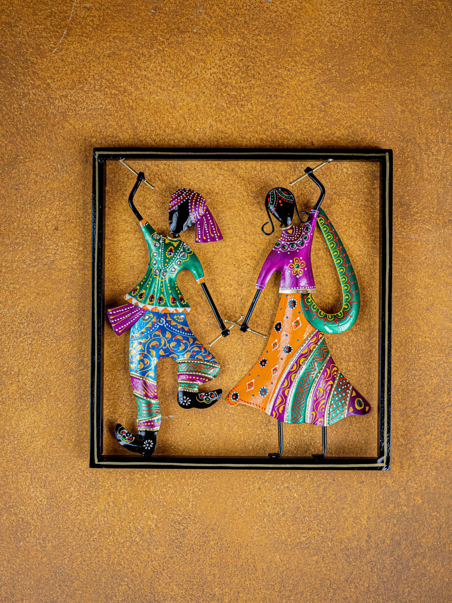 Metal Dandiya Couple Wall Hanging Frame - WL5252