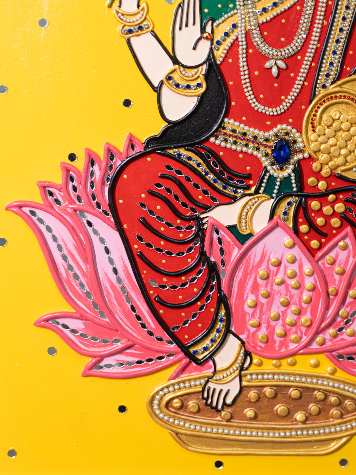 Lippan Art: Lakshmi Hanging Frame - 20 x 16 inch - WL5311