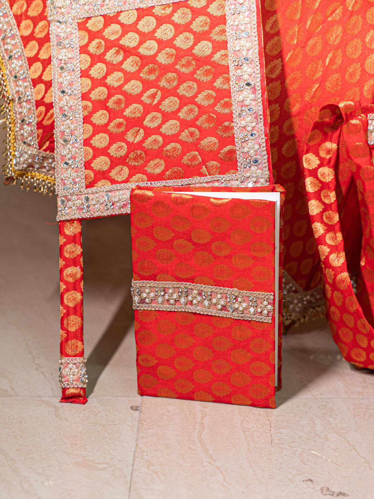 Kasi Yatra Set - Red - WL5333