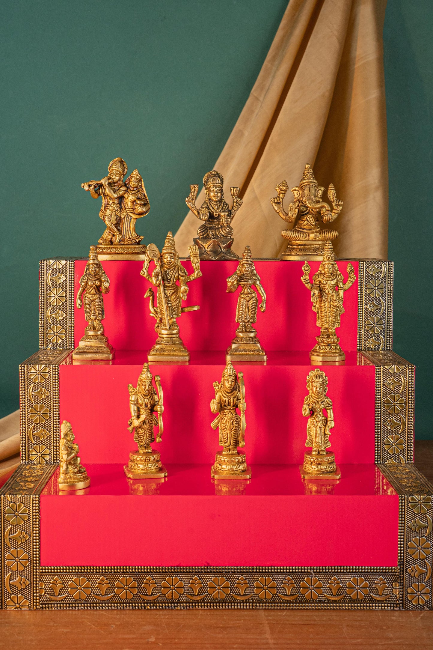 Swarna Golu - Gold Oxidized 3 Step Golu Padi & Brass Idols - WL5404-1