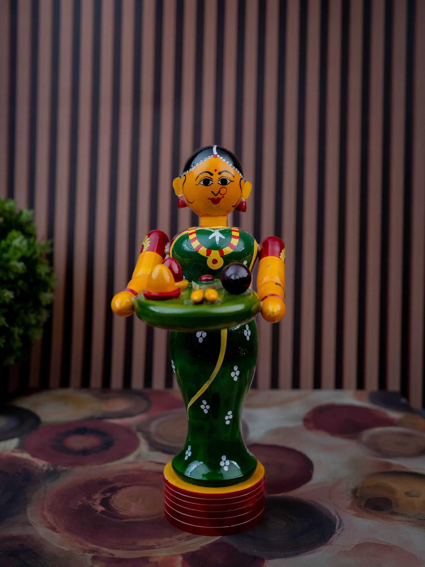 Kondapalli - Welcome Lady with Thambulam - 9 inch - WL5433