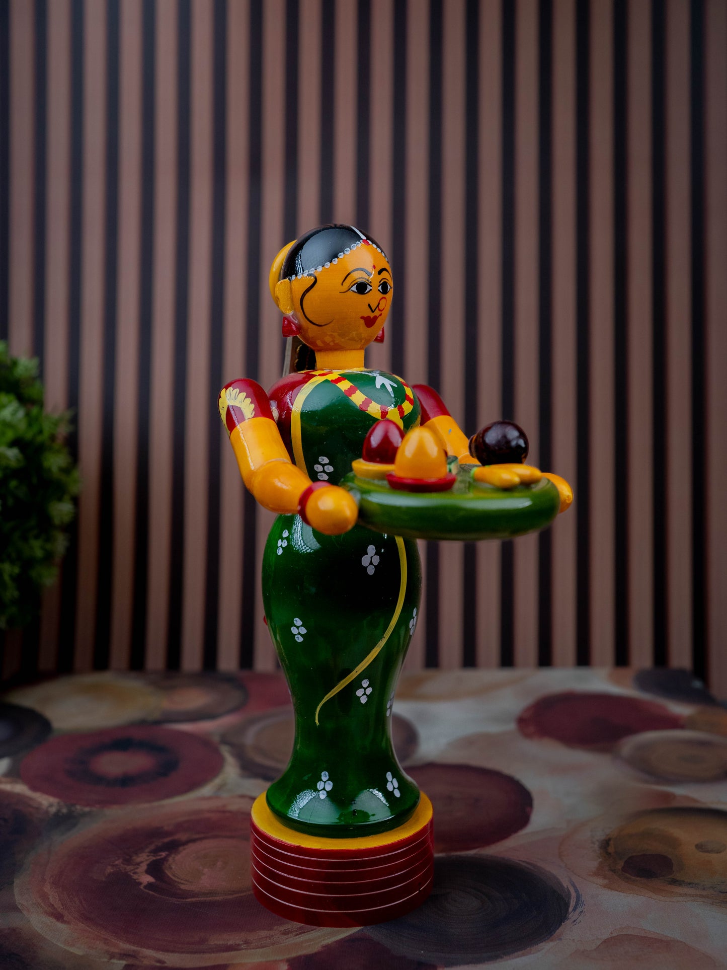 Kondapalli - Welcome Lady with Thambulam - 9 inch - WL5433