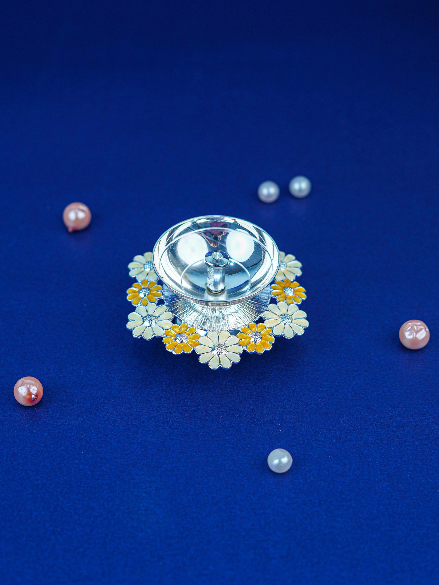 White Metal Floral Diya - Beige - WL5551-2