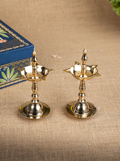 Gift Hamper - Oval Plate with Kerala Diya and Agarbathi Stand - WMH0001