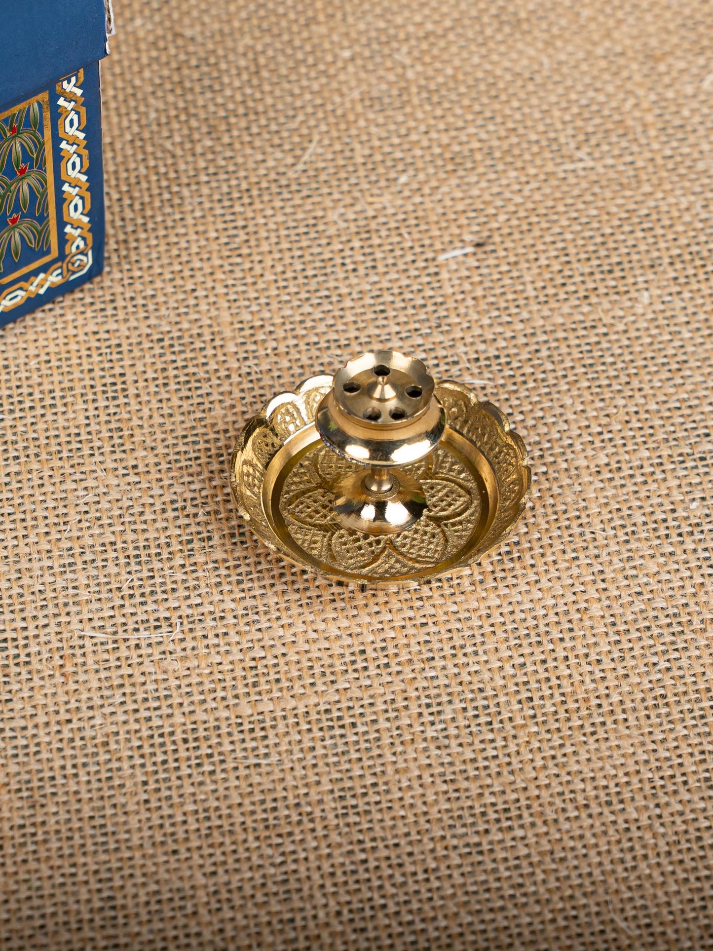 Gift Hamper - Oval Plate with Kerala Diya and Agarbathi Stand - WMH0001