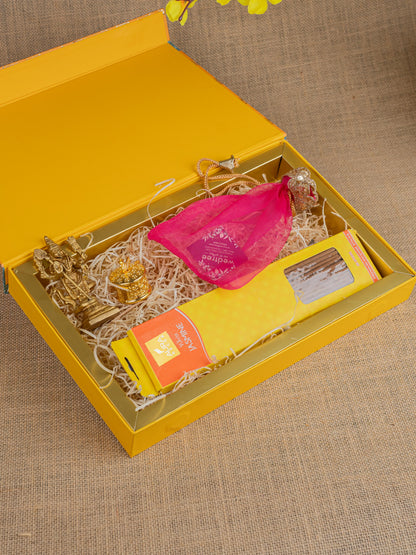 Gift Hamper - String Bag with Murugan, Incense Stick and Kumkum Holder - WMH0003
