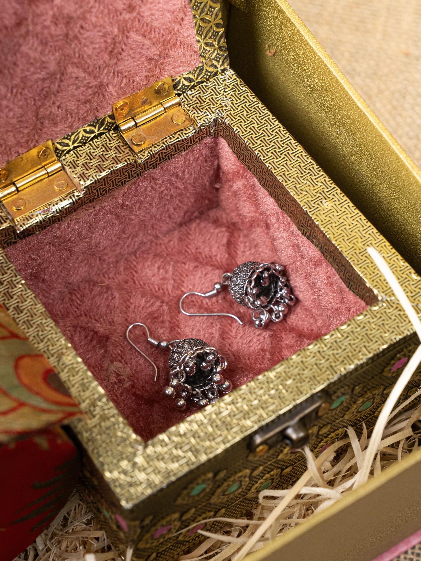 Gift Hamper - Jewel Box and Bangle Holder with Oxidized Earring and Kundan Bangles - WMH0020