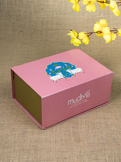Gift Hamper - Jewel Box and Bangle Holder with Oxidized Earring and Kundan Bangles - WMH0020