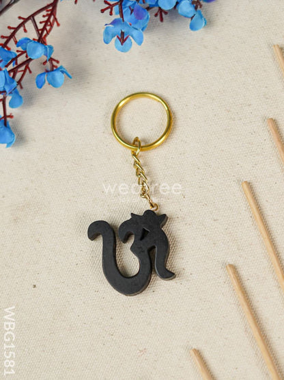 Karungali OM Keychain - 4 inch - WBG1581