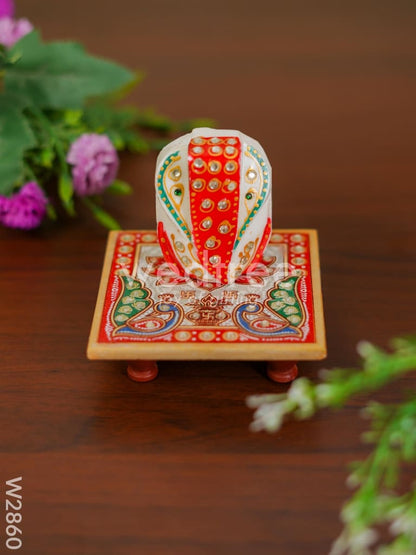 Marble - Hexagon Shaped chowki with peacock design and ganesh 4 inch - W2860