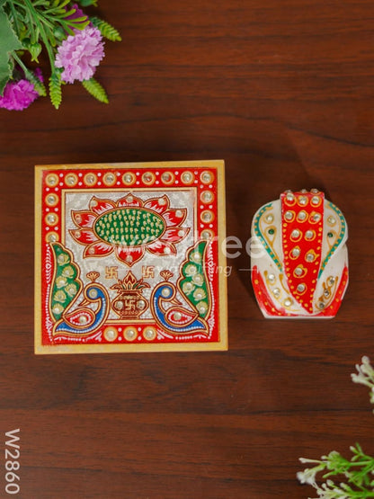 Marble - Hexagon Shaped chowki with peacock design and ganesh 4 inch - W2860