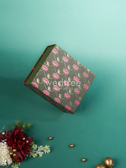 New Year Hamper 11 - Wallet & Pen with Dry Fruits - WH0045