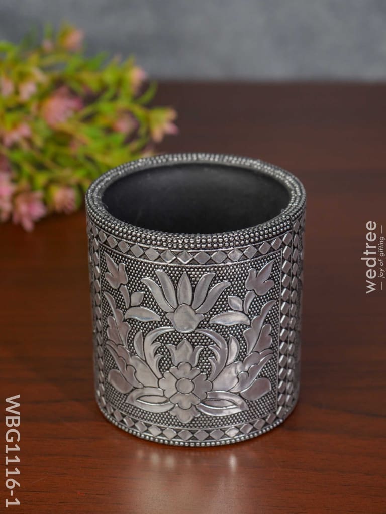 Oxidised Penstand With Floral Design - Wbg1116