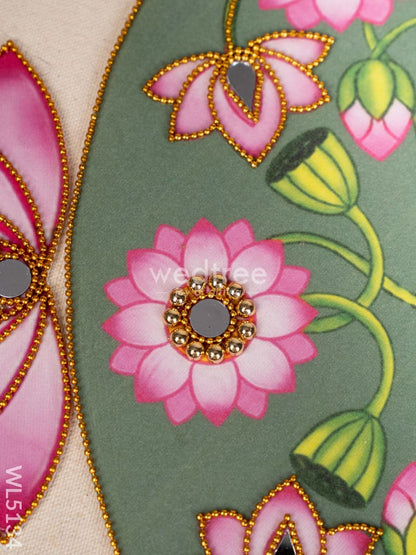 Rangoli with Set of 8 Lotus - WL5134