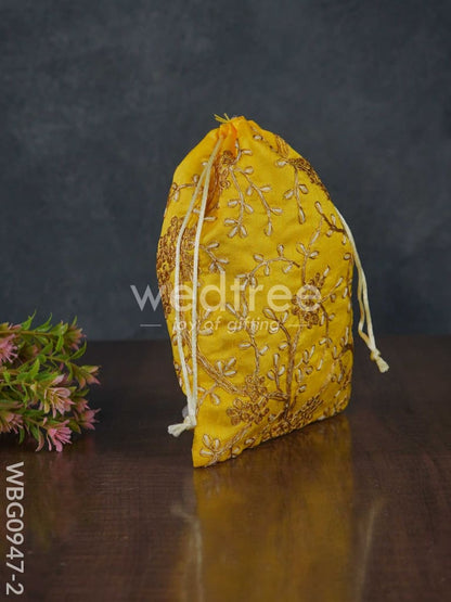 String Bag with Floral Embroidery - WBG0947
