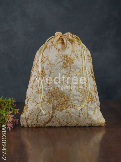String Bag with Floral Embroidery - WBG0947