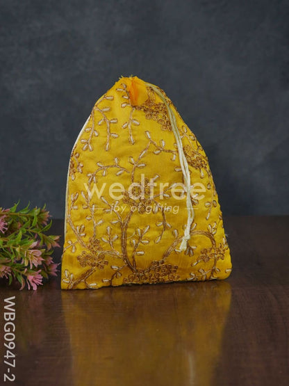 String Bag with Floral Embroidery - WBG0947